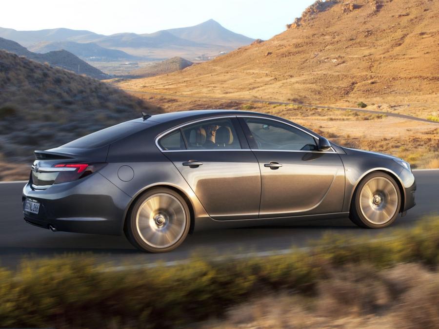  Opel Insignia Hatchback 2013 года  (фото 14 из 16)